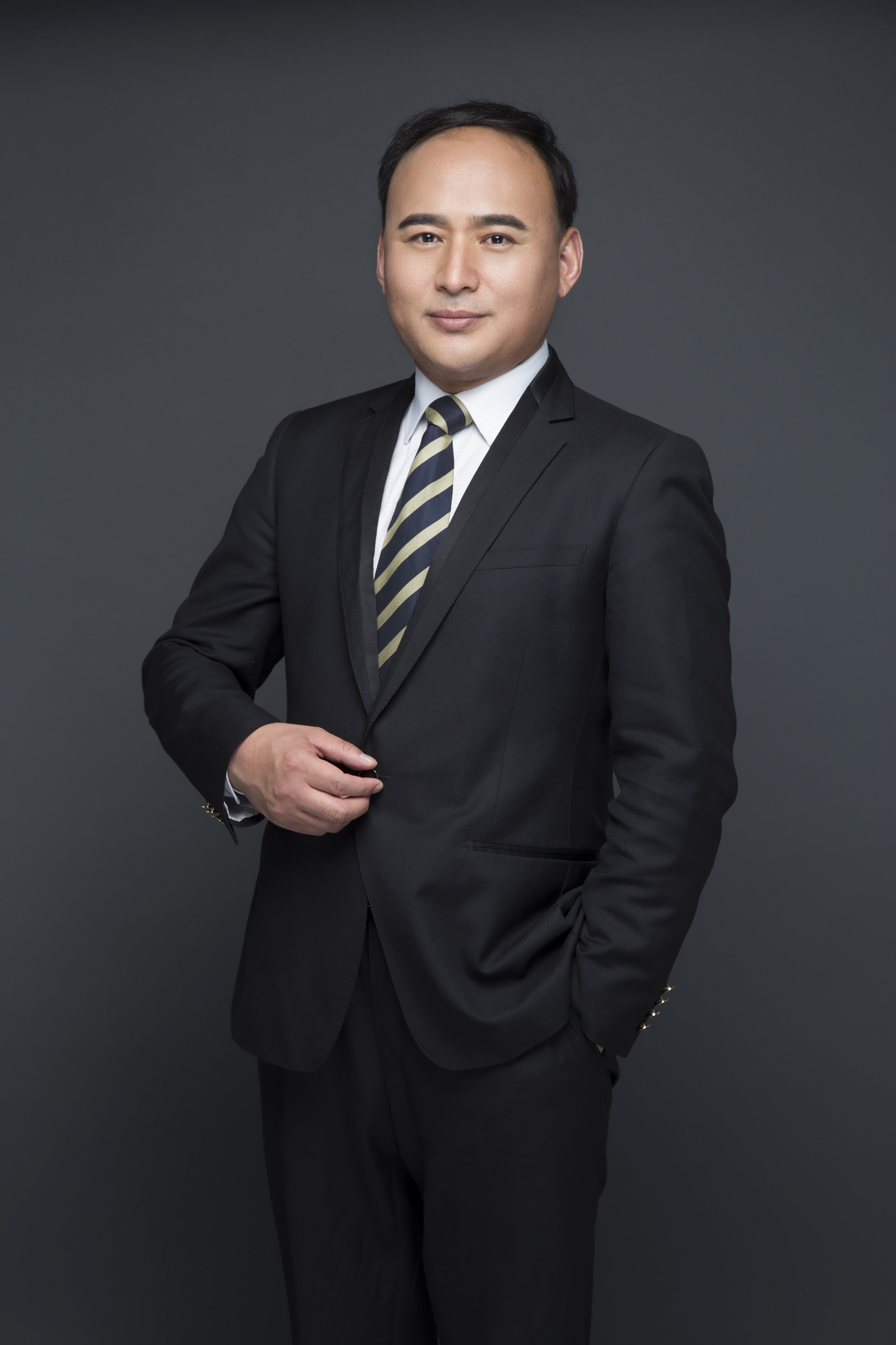 何夏庄 视觉与舞美负责人